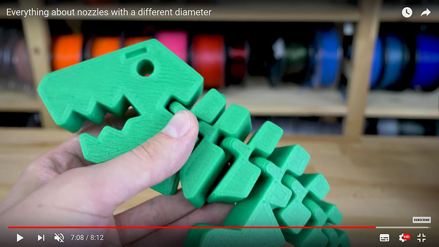 Y se pueden imprimir 5 dinosaurios como estos en el tiempo que imprimiríamos uno solo con una boquilla de 0,4 mm